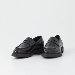Black penny loafers from Vagabond - worn once in great condition